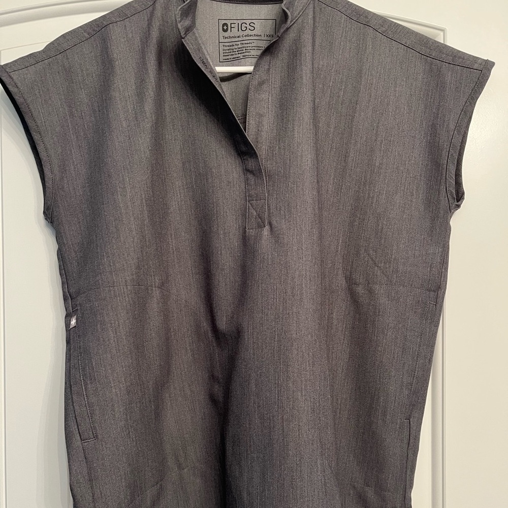 Figs scrub set graphite color